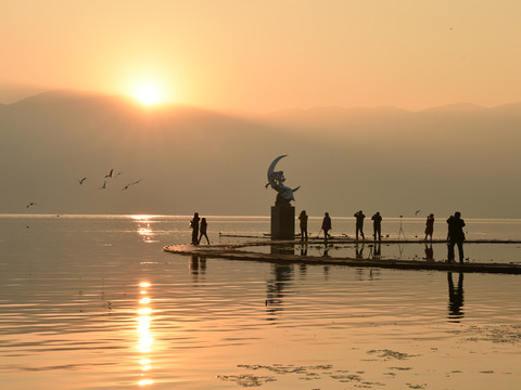 西昌邛海日出