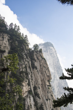 华山断臂悬崖风光