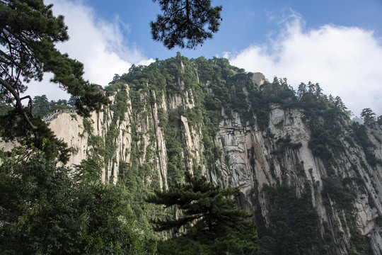 华山断臂悬崖风光