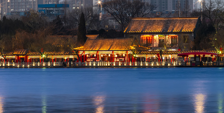 大明湖铁公祠夜景