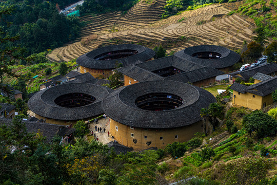 福建四菜一汤土楼群