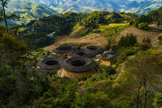 福建四菜一汤土楼群