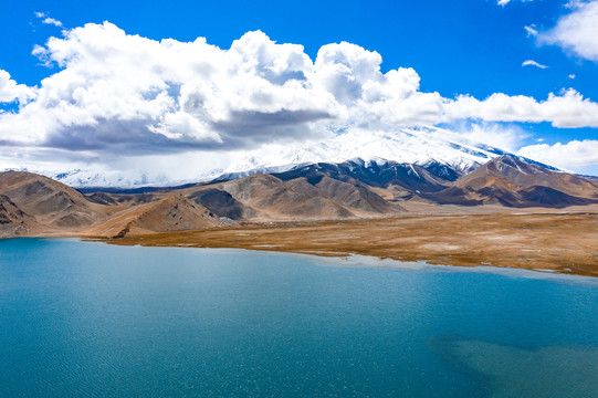 中国新疆喀拉库勒湖