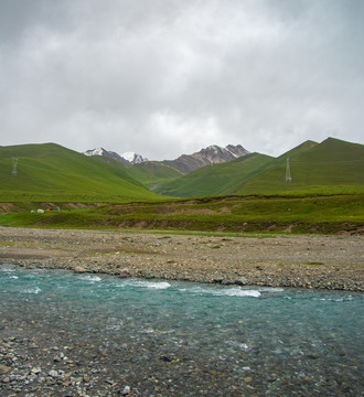 新疆巴音布鲁克草原上的河流