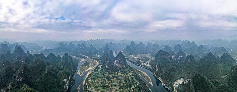 航拍广西桂林山水全景图
