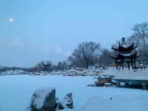 公园雪景