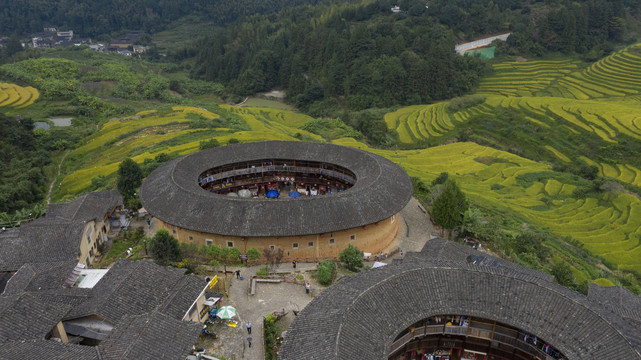 福建田螺坑四菜一汤土楼