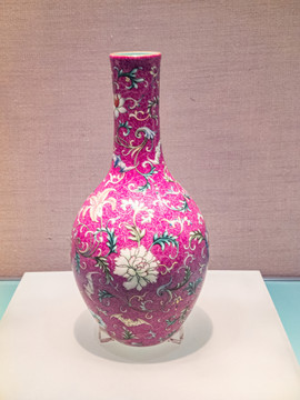紫地珐琅彩花卉纹瓶