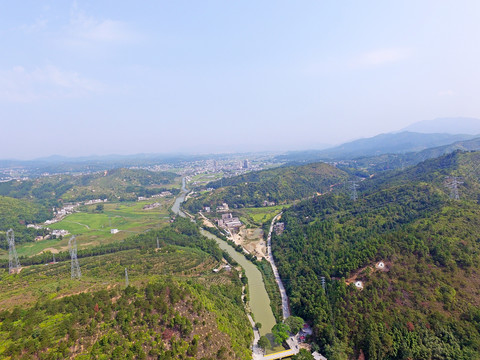 山峰河流