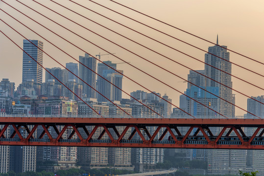 中国重庆嘉陵江千厮门大桥近景