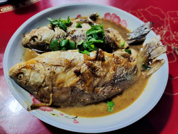 煎野生小鯽魚