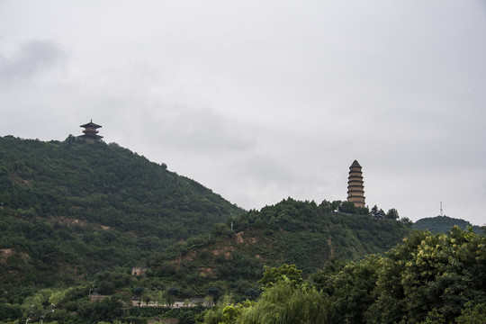 陕西延安滚滚延河水巍巍宝塔山