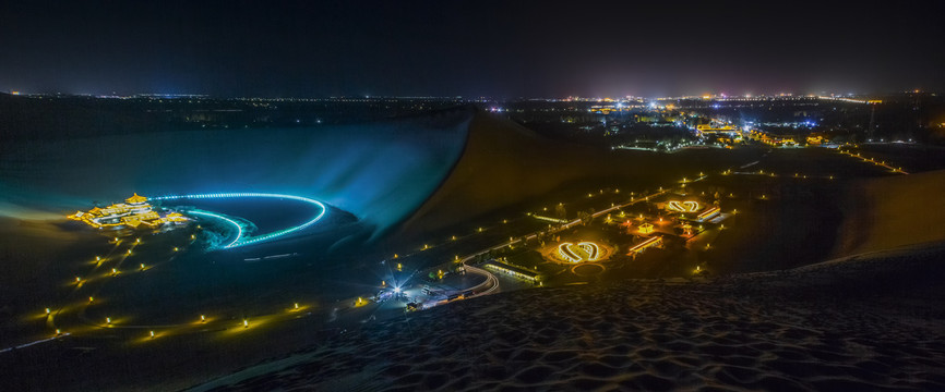 敦煌鸣沙山月牙湾夜景