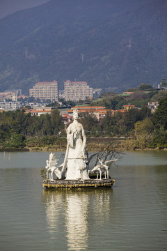 七星岩仙女湖禾花仙女雕像