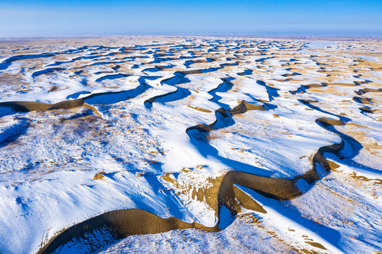 戈壁流沙雪景