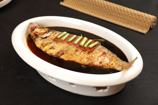 秘制红汤鲞鱼