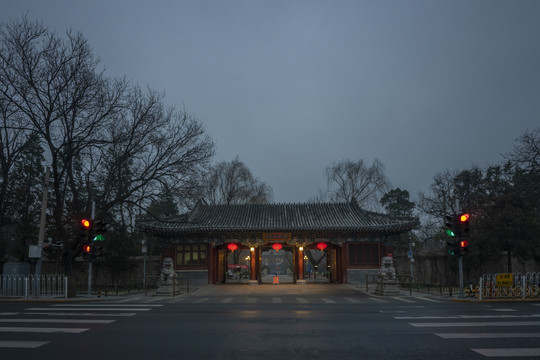 北京大学西校门