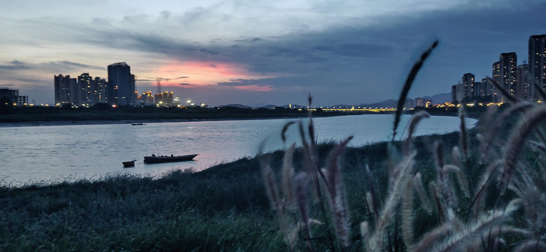 唯美江景天空城市