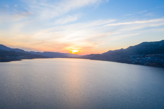 航拍济南锦绣川水库日落美景06