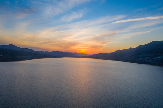 航拍济南锦绣川水库日落美景07