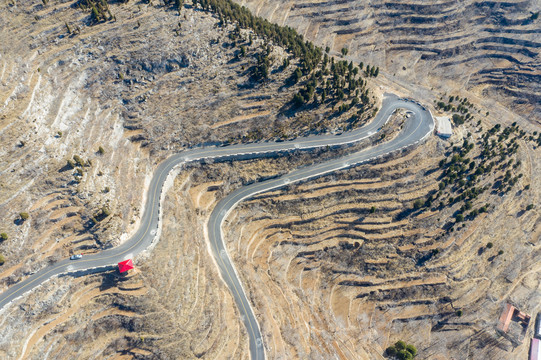 济南南部山区的盘山路