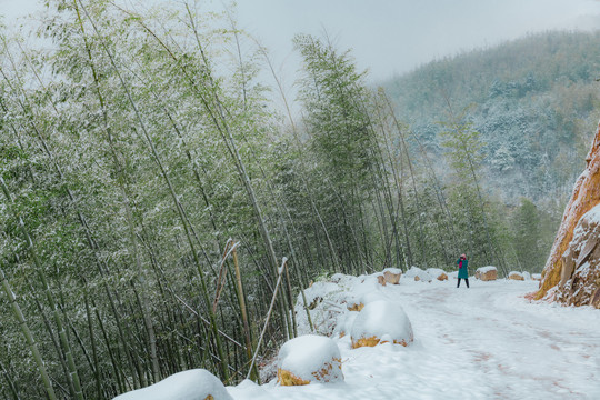 山区雪景