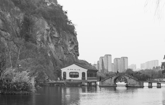 绍兴东湖风景区