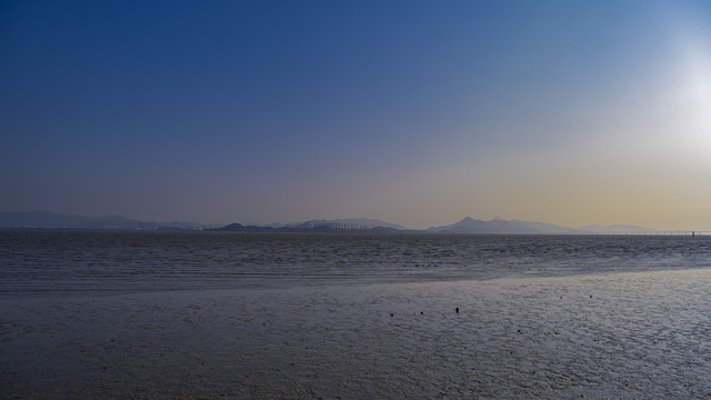 海对面远山如黛