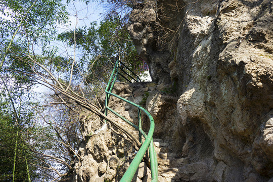 幕府山陡峭的山路