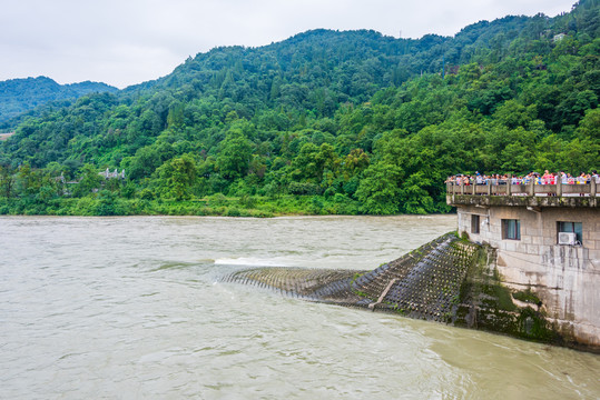 中国四川成都都江堰鱼嘴分水堤