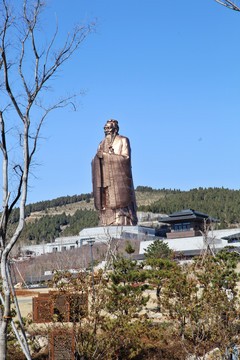 尼山圣境孔子像