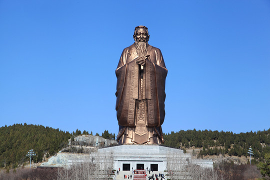 尼山圣境孔子像