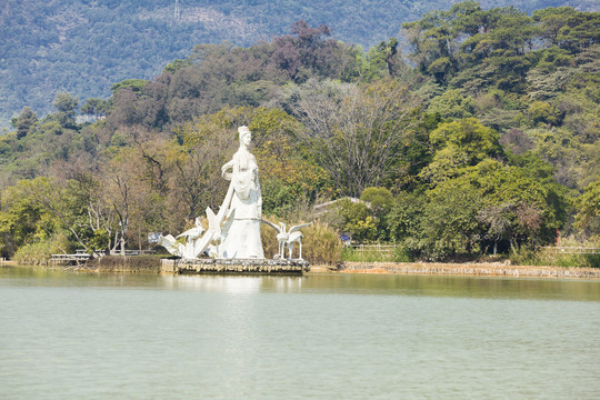 七星岩仙女湖禾花仙女雕像