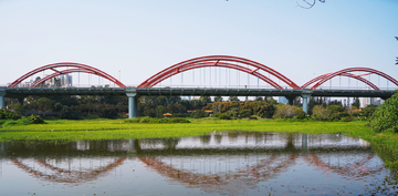 红色拱桥深圳彩虹桥