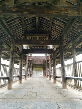 风雨桥石板通道