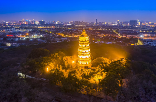 苏州虎丘塔夜景