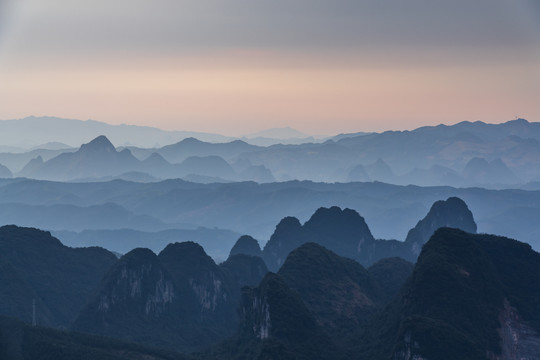 水墨山景