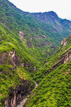 虎跳峡风景