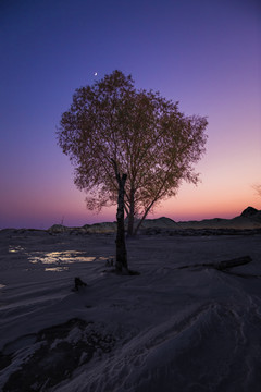 湖边夕阳西下彩色云彩