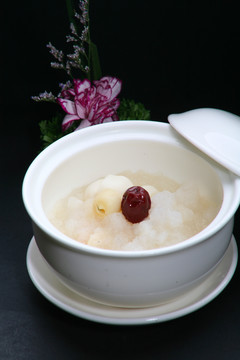 红莲百合炖雪蛤
