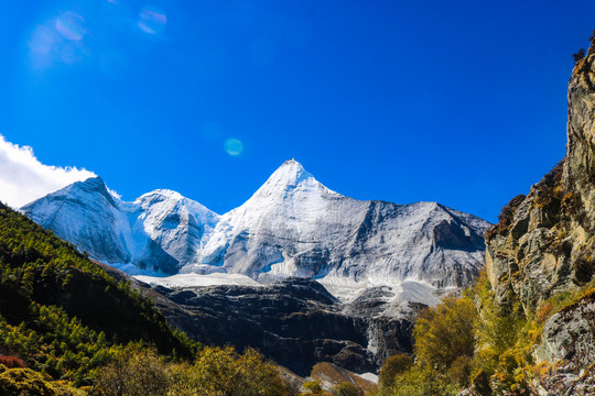 稻城雪山