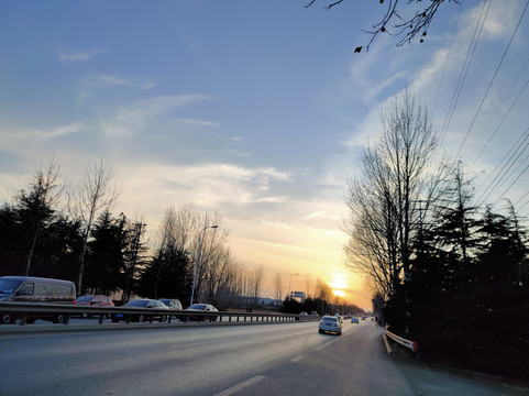 夕阳马路