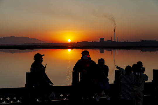 观看盐湖夕阳