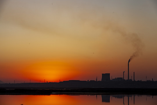 观看盐湖夕阳