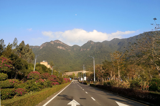 公路远山