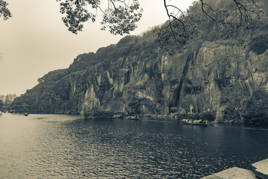 绍兴东湖风景区