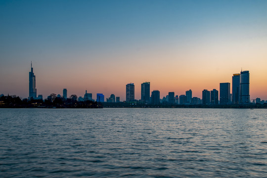 夕阳下的南京城