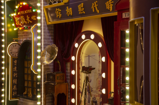 老上海繁华街头店铺