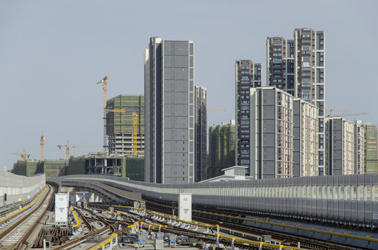 城市高楼轻轨轨道