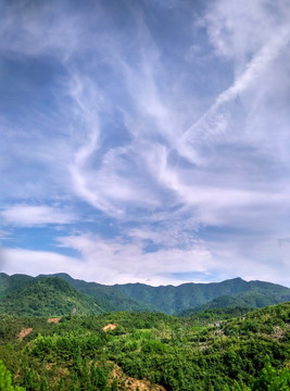 山丘天空